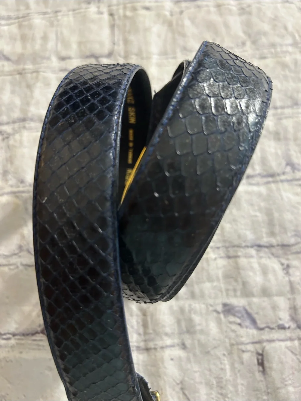 MORGAN TAYLOR VINTAGE BLACK SNAKESKIN SCULPTURAL GOLD TONE INTERLOCK BUCKLE BELT